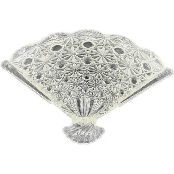 Avon Fan Dish Clear Glass Daisy Button Candy Trinket Soap Plate Pressed Crystal - Picture 1 of 8